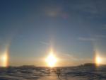 Jan 13, 2009. Sun halo & sundogs.