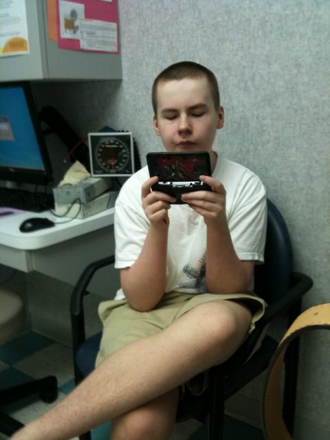 Tom playing his new 3DS, waiting at the doctor's office.